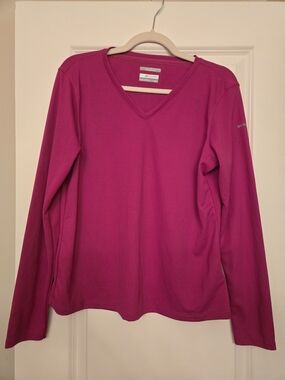 Columbia Women's Long Sleeve V-Neck Top - Fuchsia Pink